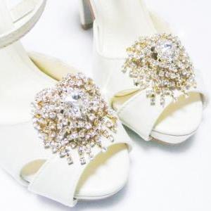 Sparkling Vintage Style Gold Plated Crystal Shoe..