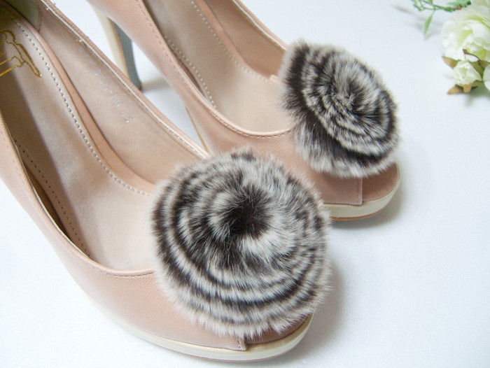 Fur Circle Shoe Clips