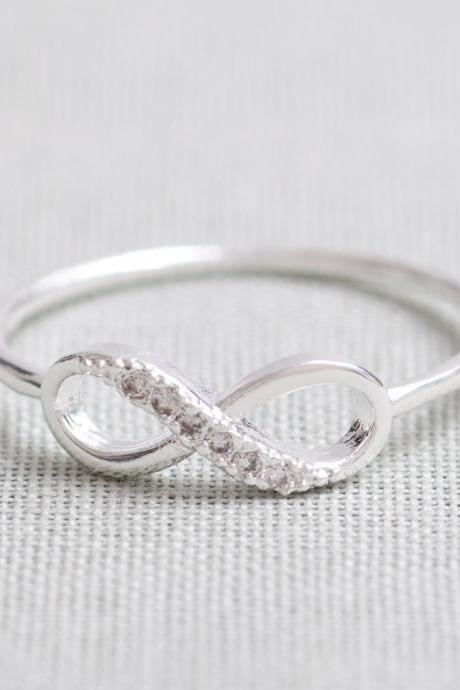 US 5 Size-Delicate Infinity Ring In silver